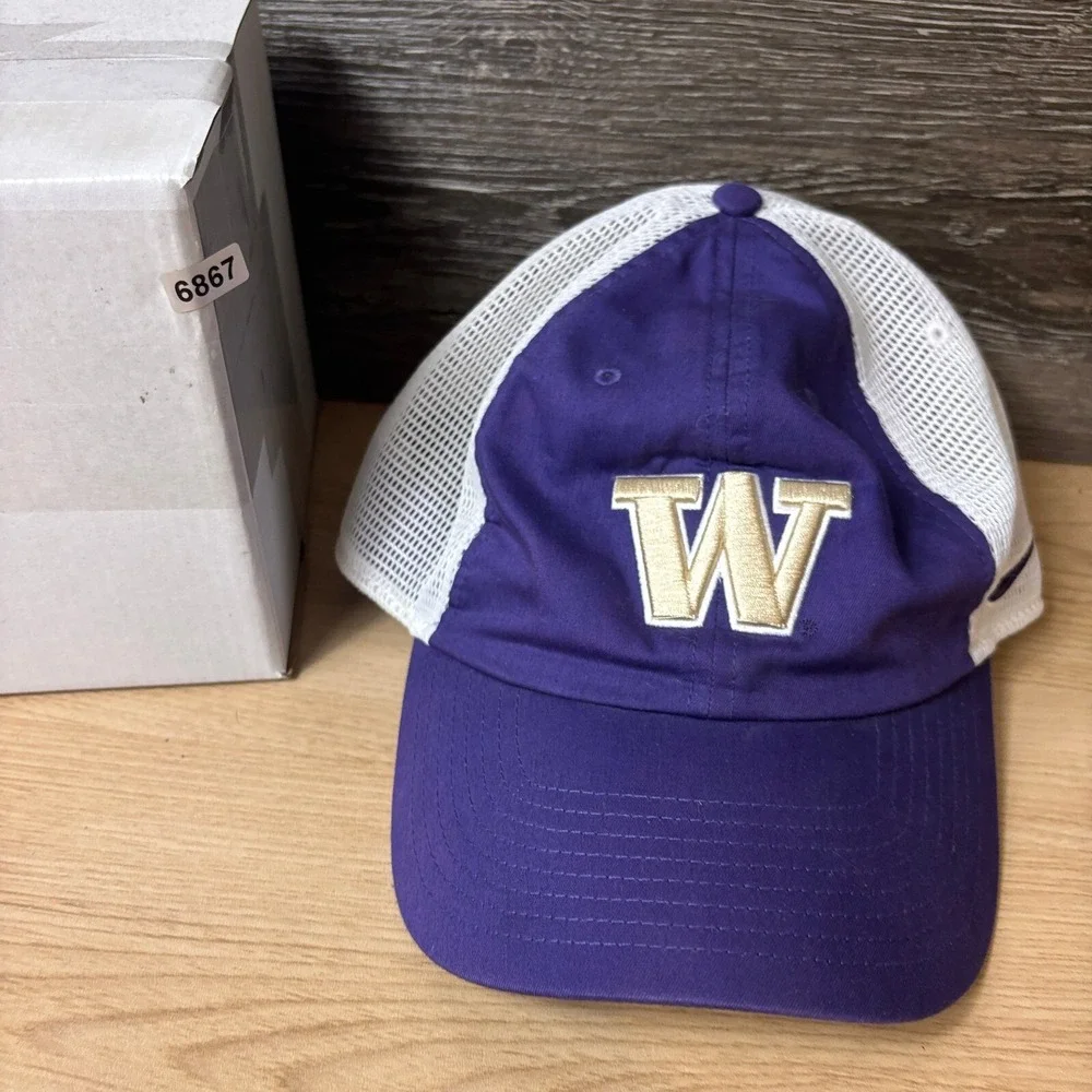 Washington Huskies Hat‎ Cap Strap Back Purple Nike Mesh Back Adjustable